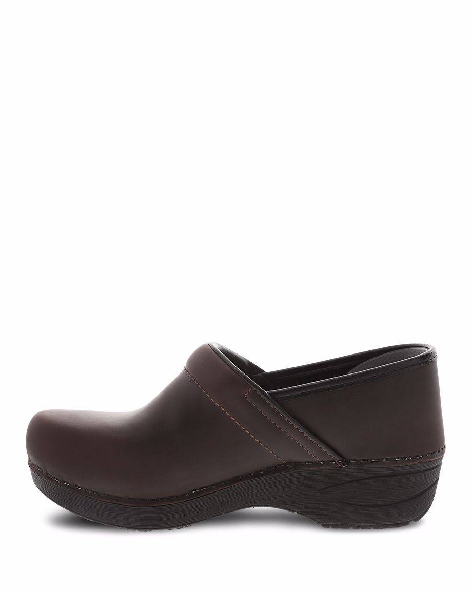 Dansko Women's Brown XP 2.0 Waterproof Pull Up Clogs - Image 3