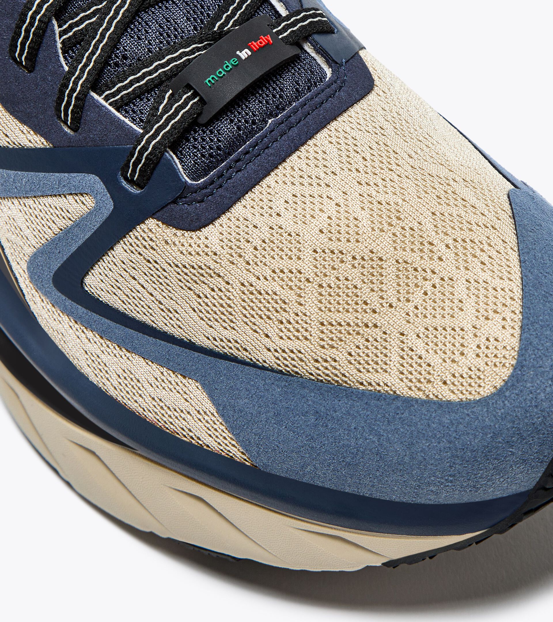 Diadora Men’s Atomo V7000 Dromo Castle Wall Black - Image 4