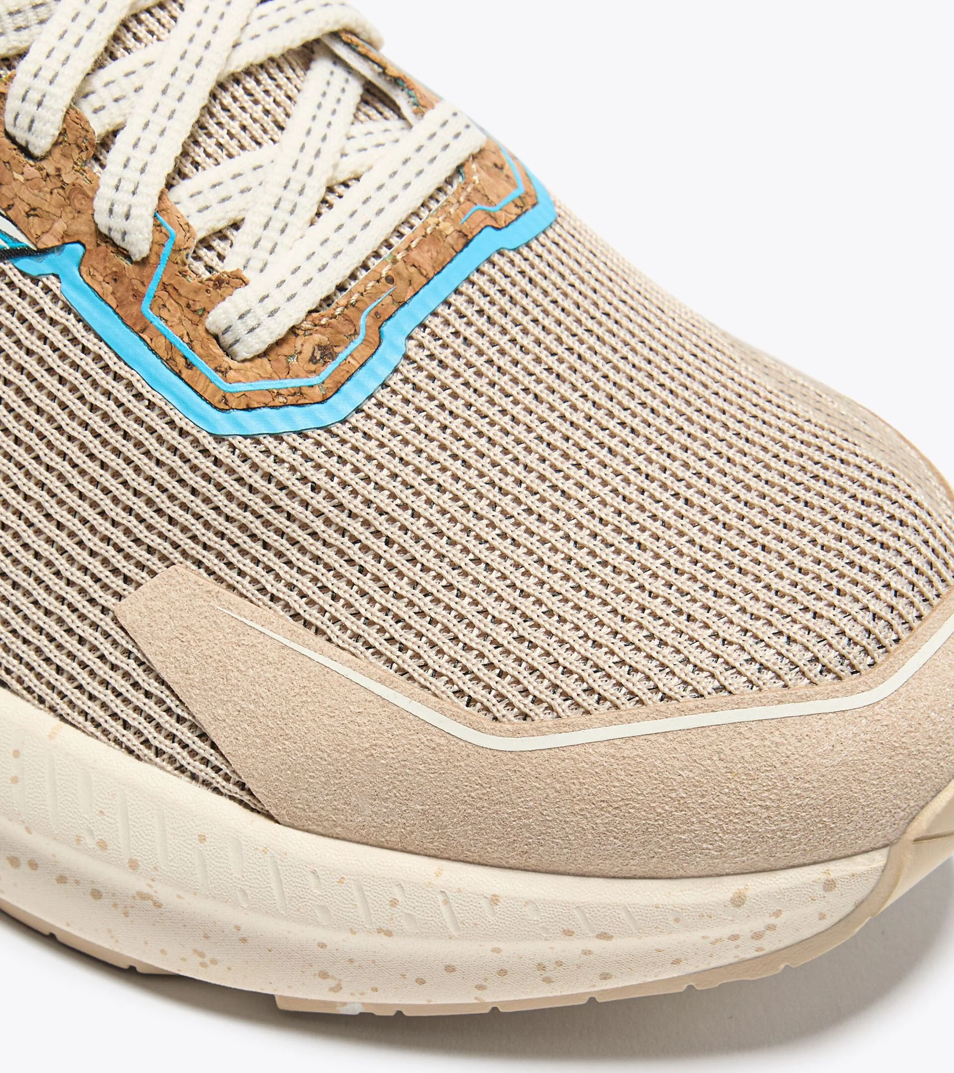 Diadora Women's Mythos Blushield Volo 5 2030 Beige Whisper White - Image 3