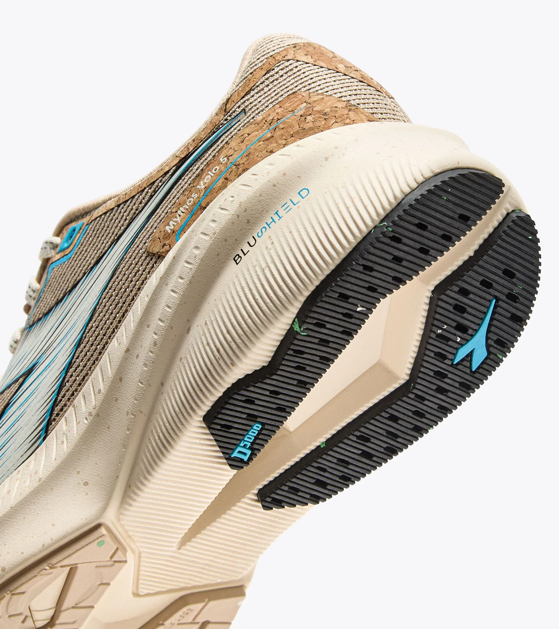 Diadora Women's Mythos Blushield Volo 5 2030 Beige Whisper White - Image 4