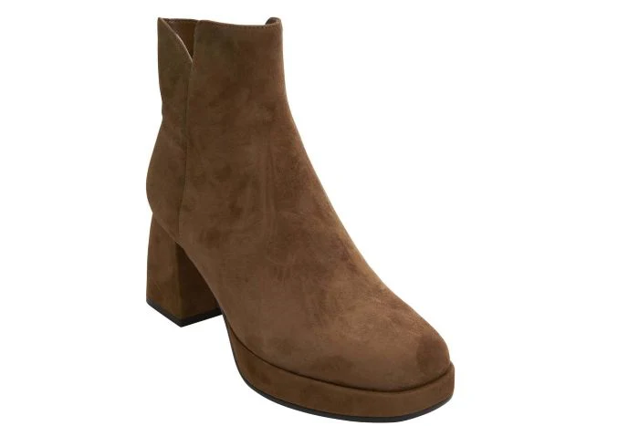 Vaneli Women’s Valse Cuoio Suede