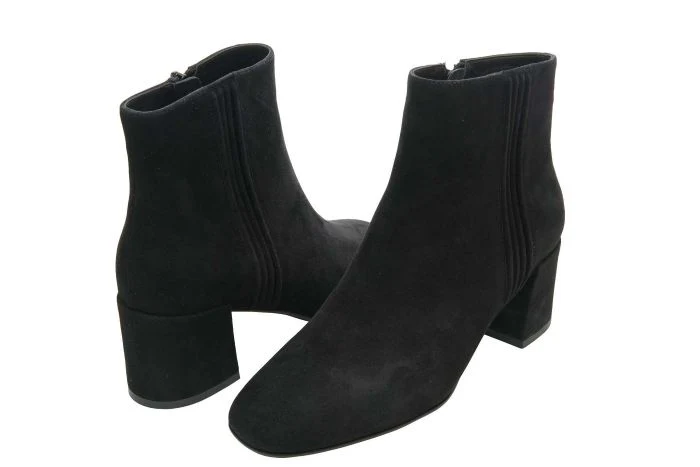 Vaneli Women's Sommet Black Suede - Image 4