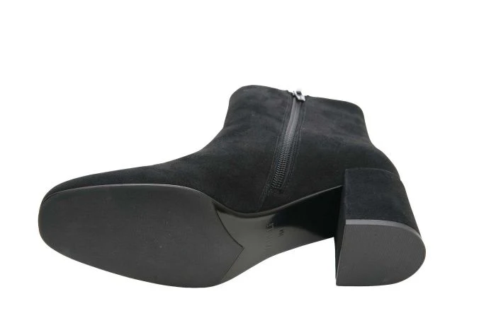 Vaneli Women's Sommet Black Suede - Image 6